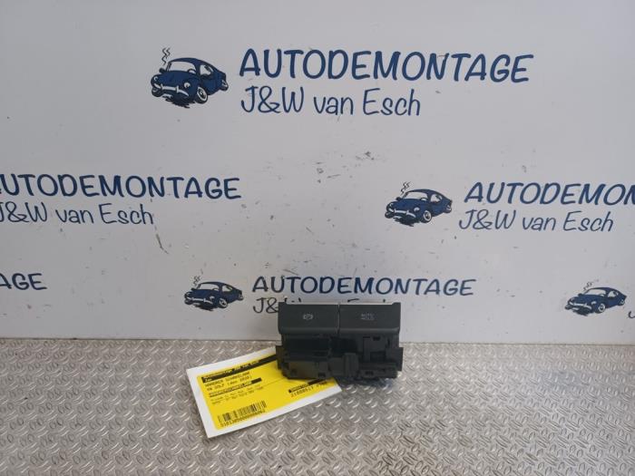 Gebruikte Schakelaar handrem Volkswagen Golf VIII (CD1) 1.5 TSI 16V Prijs € 24,20 Inclusief btw aangeboden door Autodemontage J&W van Esch