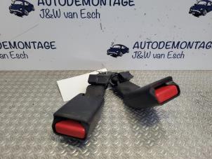 Gebruikte Veiligheidsgordel Insteek midden-achter Peugeot 108 1.0 12V VVT-i Prijs € 30,25 Inclusief btw aangeboden door Autodemontage J&W van Esch