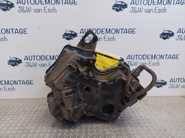 Gebruikte Adblue tank Peugeot 308 SW (L4/L9/LC/LJ/LR) 1.6 BlueHDi 115 Prijs € 423,50 Inclusief btw aangeboden door Autodemontage J&W van Esch