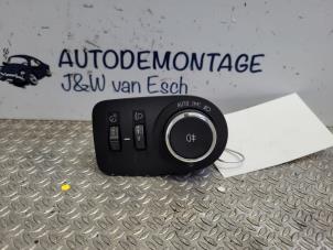 Gebruikte Licht Schakelaar Opel Corsa F (UB/UH/UP) 1.2 12V 75 Prijs € 18,15 Inclusief btw aangeboden door Autodemontage J&W van Esch