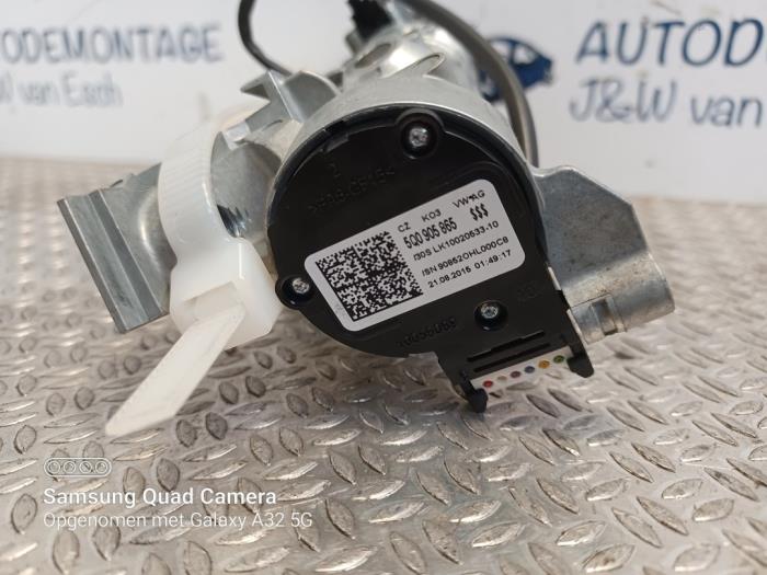 Kontaktslot+Sleutel van een Volkswagen Golf Sportsvan (AUVS) 2.0 TDI 150 16V 2018
