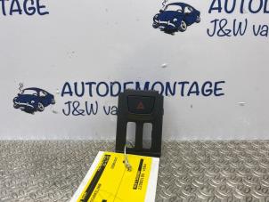 Gebruikte Alarmlicht Schakelaar Ford Puma 1.0 Ti-VCT EcoBoost Hybrid 12V Prijs € 18,15 Inclusief btw aangeboden door Autodemontage J&W van Esch