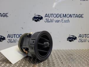 Gebruikte Luchtrooster Dashboard Mercedes Vito (447.6) 1.6 111 CDI 16V Prijs € 24,20 Inclusief btw aangeboden door Autodemontage J&W van Esch