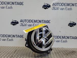 Gebruikte Achterklep Handgreep Volkswagen Polo VI (AW1) 1.0 TSI 12V Prijs € 30,25 Inclusief btw aangeboden door Autodemontage J&W van Esch