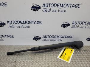 Gebruikte Ruitenwisserarm achter Volkswagen Polo VI (AW1) 1.0 TSI 12V BlueMotion Prijs € 24,20 Inclusief btw aangeboden door Autodemontage J&W van Esch