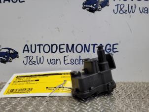 Gebruikte Tankklep Vergrendelingsmotor Volkswagen Polo VI (AW1) 1.0 TSI 12V BlueMotion Prijs € 24,20 Inclusief btw aangeboden door Autodemontage J&W van Esch