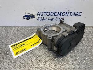 Gebruikte Gasklephuis Mercedes B (W246) 1.6 B-180 BlueEFFICIENCY Turbo 16V Prijs € 60,50 Inclusief btw aangeboden door Autodemontage J&W van Esch