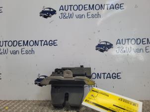 Gebruikte Slotmechaniek Achterklep Ford Fiesta 7 1.0 EcoBoost 12V 100 Prijs € 30,25 Inclusief btw aangeboden door Autodemontage J&W van Esch