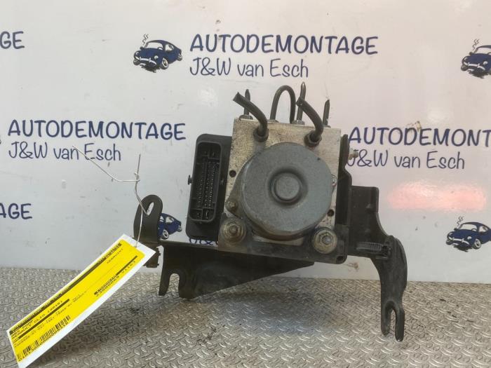 Gebruikte ABS Pomp Renault Clio IV (5R) 1.5 Energy dCi 90 FAP Prijs € 60,50 Inclusief btw aangeboden door Autodemontage J&W van Esch