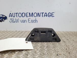 Gebruikte AUX/USB aansluiting Volkswagen Up! (121) 1.0 12V 75 Prijs € 30,25 Inclusief btw aangeboden door Autodemontage J&W van Esch