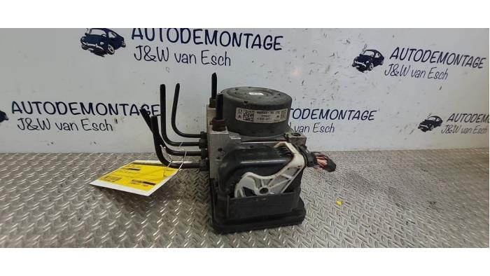 Gebruikte ABS Pomp Peugeot 208 I (CA/CC/CK/CL) 1.4 HDi Prijs € 90,75 Inclusief btw aangeboden door Autodemontage J&W van Esch