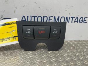 Gebruikte SOS knop Mercedes A (W176) 1.5 A-180 CDI, A-180d 16V Prijs € 18,15 Inclusief btw aangeboden door Autodemontage J&W van Esch