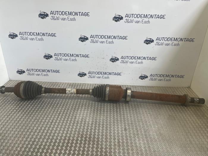 Gebruikte Aandrijfas rechts-voor Renault Clio IV (5R) 0.9 Energy TCE 90 12V Prijs € 60,50 Inclusief btw aangeboden door Autodemontage J&W van Esch