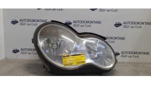 Gebruikte Koplamp rechts Mercedes C Combi (S203) 2.2 C-200 CDI 16V Prijs € 60,50 Inclusief btw aangeboden door Autodemontage J&W van Esch