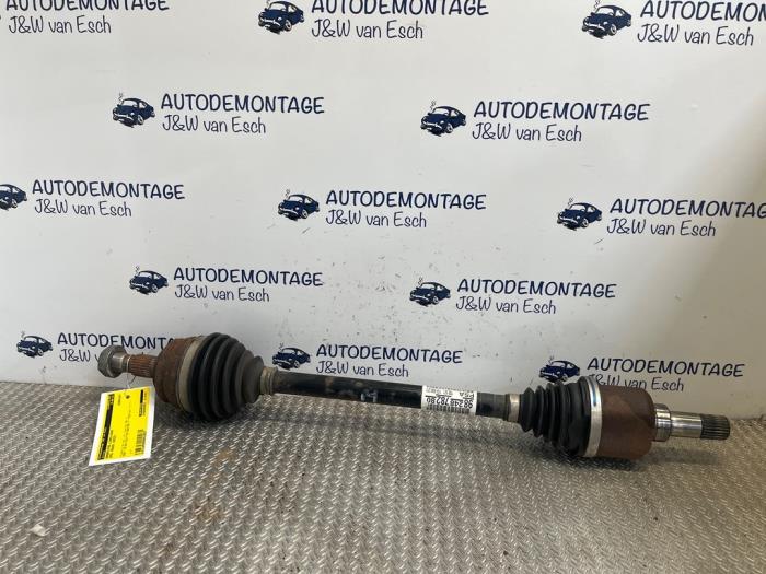 Gebruikte Aandrijfas links-voor Opel Mokka 1.2 Turbo 12V Prijs € 181,50 Inclusief btw aangeboden door Autodemontage J&W van Esch