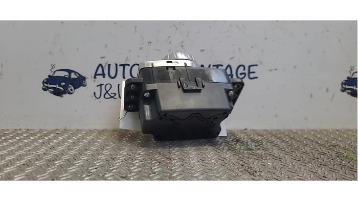 Command system bediening van een Mercedes-Benz A (W176) 2.2 A-200 CDI, A-200d 16V 2016