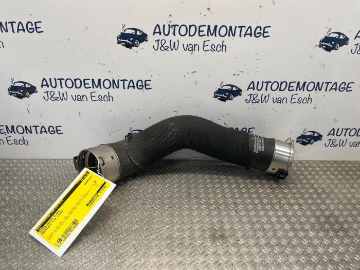 Gebruikte Intercooler Slang Mercedes CLA Shooting Brake (118.6) 1.3 CLA-250 e Turbo 16V Prijs € 48,40 Inclusief btw aangeboden door Autodemontage J&W van Esch