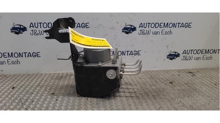 Gebruikte ABS Pomp Renault Captur I (2R) 1.2 TCE 16V EDC Prijs € 121,00 Inclusief btw aangeboden door Autodemontage J&W van Esch
