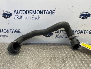 Gebruikte Leiding (diversen) Mercedes CLA Shooting Brake (118.6) 1.3 CLA-250 e Turbo 16V Prijs € 30,25 Inclusief btw aangeboden door Autodemontage J&W van Esch