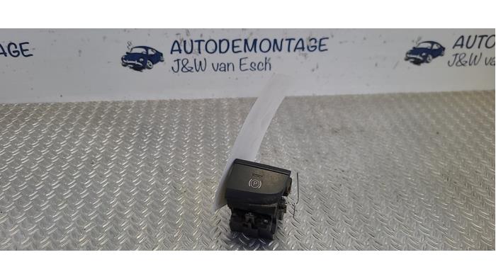 Gebruikte Handrem schakelaar Audi A3 Sportback (8VA/8VF) 1.6 TDI Ultra 16V Prijs € 14,52 Inclusief btw aangeboden door Autodemontage J&W van Esch