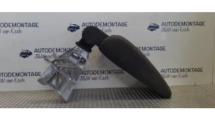 Gebruikte Armleuning Audi A3 Sportback (8VA/8VF) 1.6 TDI Ultra 16V Prijs € 48,40 Inclusief btw aangeboden door Autodemontage J&W van Esch