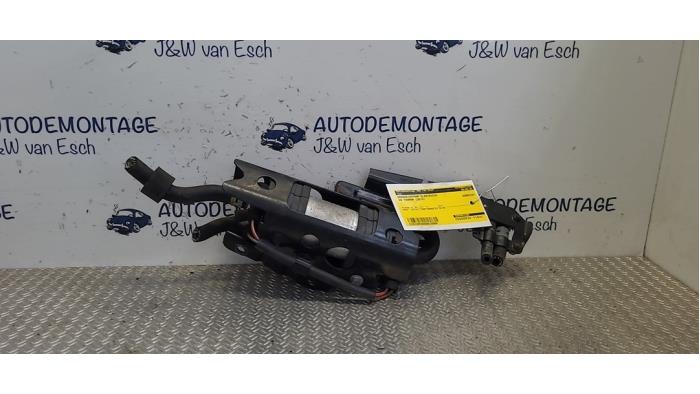 Gebruikte Tank element Pomp Volkswagen Touran (1T3) 2.0 TDI 16V 140 Prijs € 36,30 Inclusief btw aangeboden door Autodemontage J&W van Esch