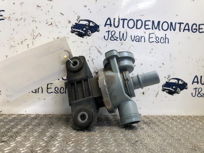 Evap klep van een Mercedes-Benz CLA Shooting Brake (118.6) 1.3 CLA-250 e Turbo 16V 2022