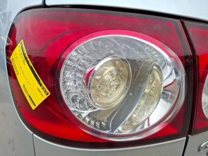 Gebruikte Achterlicht links Volkswagen Golf Plus (5M1/1KP) 1.9 TDI 105 Prijs € 48,40 Inclusief btw aangeboden door Autodemontage J&W van Esch