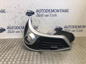 Gebruikte Luchtrooster Dashboard Hyundai iX35 (LM) 2.0 CRDi 16V Prijs € 18,15 Inclusief btw aangeboden door Autodemontage J&W van Esch