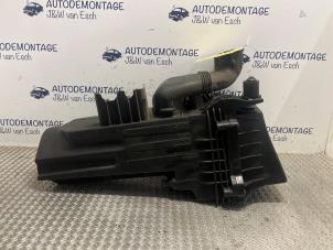 Gebruikte Luchtfilterhuis Ford Tourneo Courier (JU2) 1.0 Ti-VCT EcoBoost 12V Prijs € 42,35 Inclusief btw aangeboden door Autodemontage J&W van Esch