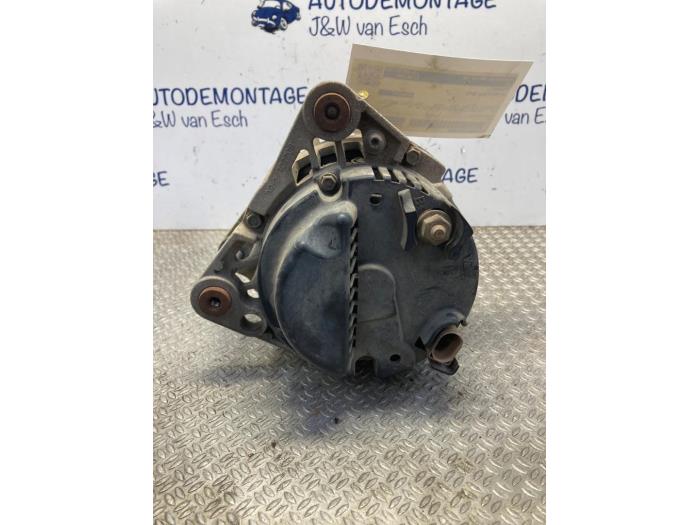 Dynamo van een Volkswagen Polo V (6R) 1.2 12V 2012