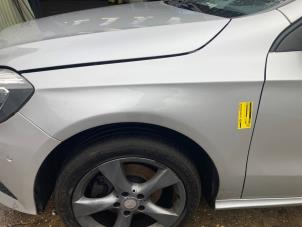 Gebruikte Scherm links-voor Mercedes A (W176) 1.6 A-180 16V Prijs € 199,65 Inclusief btw aangeboden door Autodemontage J&W van Esch