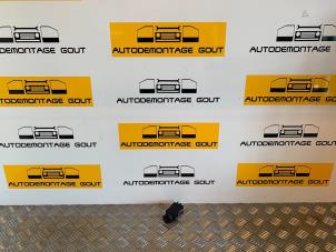 Gebruikte Schakelaar Stoelverwarming Audi TT (8N3) 1.8 T 20V Quattro Prijs € 19,99 Margeregeling aangeboden door Autodemontage Gout