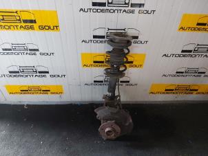 Gebruikte Asschenkel links-voor Mini Mini (R56) 1.6 16V Cooper S Prijs € 85,00 Margeregeling aangeboden door Autodemontage Gout