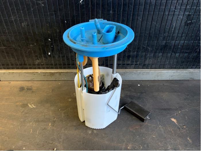 Gebruikte Tank element Pomp Volkswagen Golf Plus (5M1/1KP) 1.4 TSI 122 16V Prijs € 19,99 Margeregeling aangeboden door Autodemontage Gout