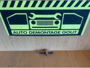 Gebruikte Deurvanger 4Deurs links-voor Peugeot 108 1.0 12V Prijs € 5,00 Margeregeling aangeboden door Autodemontage Gout