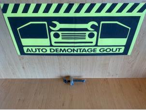 Gebruikte Deurvanger 4Deurs rechts-achter Peugeot 108 1.0 12V Prijs € 5,00 Margeregeling aangeboden door Autodemontage Gout