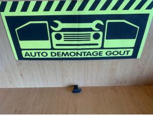 Gebruikte Schakelaar Peugeot 107 1.0 12V Prijs € 9,95 Margeregeling aangeboden door Autodemontage Gout