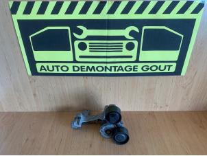 Gebruikte Dynamosteun boven Renault Captur (2R) 0.9 Energy TCE 12V Prijs € 59,99 Margeregeling aangeboden door Autodemontage Gout