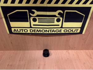 Gebruikte Schakelaar Licht Volkswagen Golf V (1K1) 1.9 TDI Prijs € 19,99 Margeregeling aangeboden door Autodemontage Gout