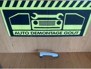 Gebruikte Portiergreep 2Deurs rechts Peugeot 108 1.0 12V Prijs € 9,95 Margeregeling aangeboden door Autodemontage Gout