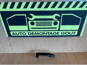 Gebruikte Deurgreep 4Deurs links-achter Peugeot 108 1.0 12V Prijs € 9,95 Margeregeling aangeboden door Autodemontage Gout