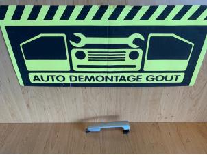 Gebruikte Portiergreep 2Deurs links Peugeot 108 1.0 12V Prijs € 9,95 Margeregeling aangeboden door Autodemontage Gout