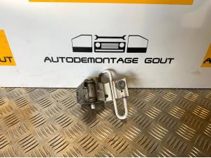 Gebruikte Scharnier deur links-voor Audi TT (8J3) 2.0 TFSI 16V Prijs € 25,00 Margeregeling aangeboden door Autodemontage Gout