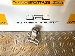 Gebruikte Scharnier deur rechts-voor Audi TT (8J3) 2.0 TFSI 16V Prijs € 25,00 Margeregeling aangeboden door Autodemontage Gout