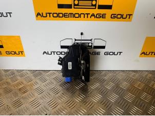 Gebruikte Deurslot Mechaniek 4Deurs links-achter Porsche Cayenne (9PA) 3.2 V6 24V Prijs € 35,00 Margeregeling aangeboden door Autodemontage Gout