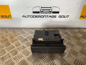 Gebruikte Asbak voor Porsche Cayenne (9PA) 3.2 V6 24V Prijs € 29,99 Margeregeling aangeboden door Autodemontage Gout