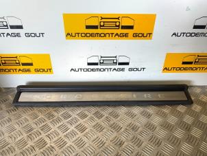 Gebruikte Afdeklijst dorpel links Chrysler Crossfire 3.2 V6 18V Prijs € 74,99 Margeregeling aangeboden door Autodemontage Gout