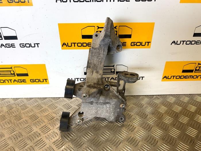 Gebruikte Dynamosteun onder Volkswagen Eos (1F7/F8) 3.2 V6 24V Prijs € 49,99 Margeregeling aangeboden door Autodemontage Gout