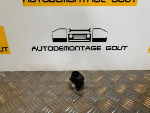 Gebruikte Raam schakelaar elektrisch Mercedes CLK (W209) 1.8 200K 16V Prijs € 9,95 Margeregeling aangeboden door Autodemontage Gout